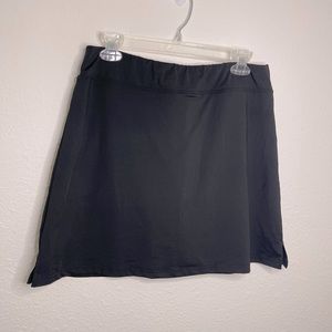 Ekouaer Womens Black Skort. Size large. Very Good Condition